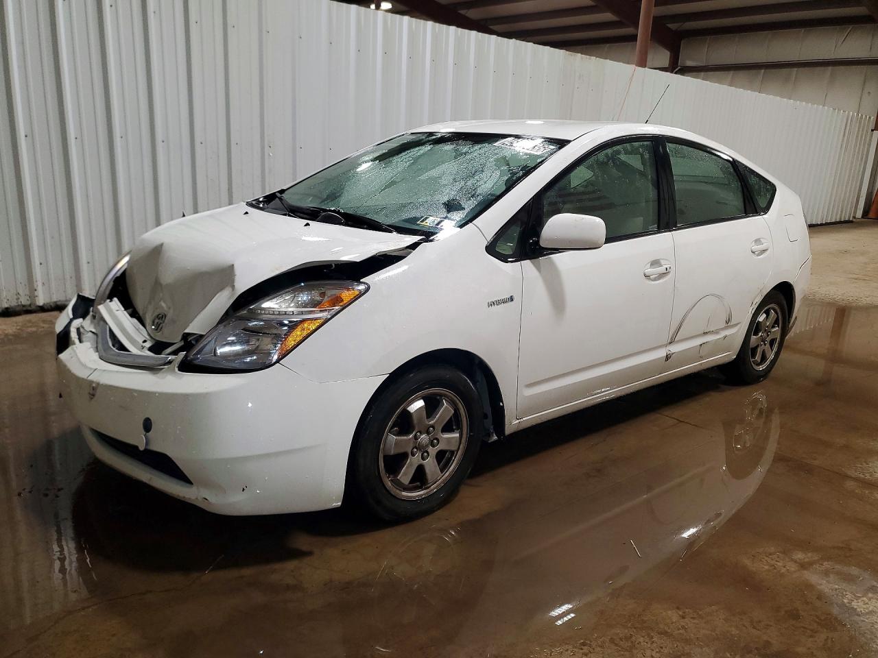 Salvage Toyota Prius Image
