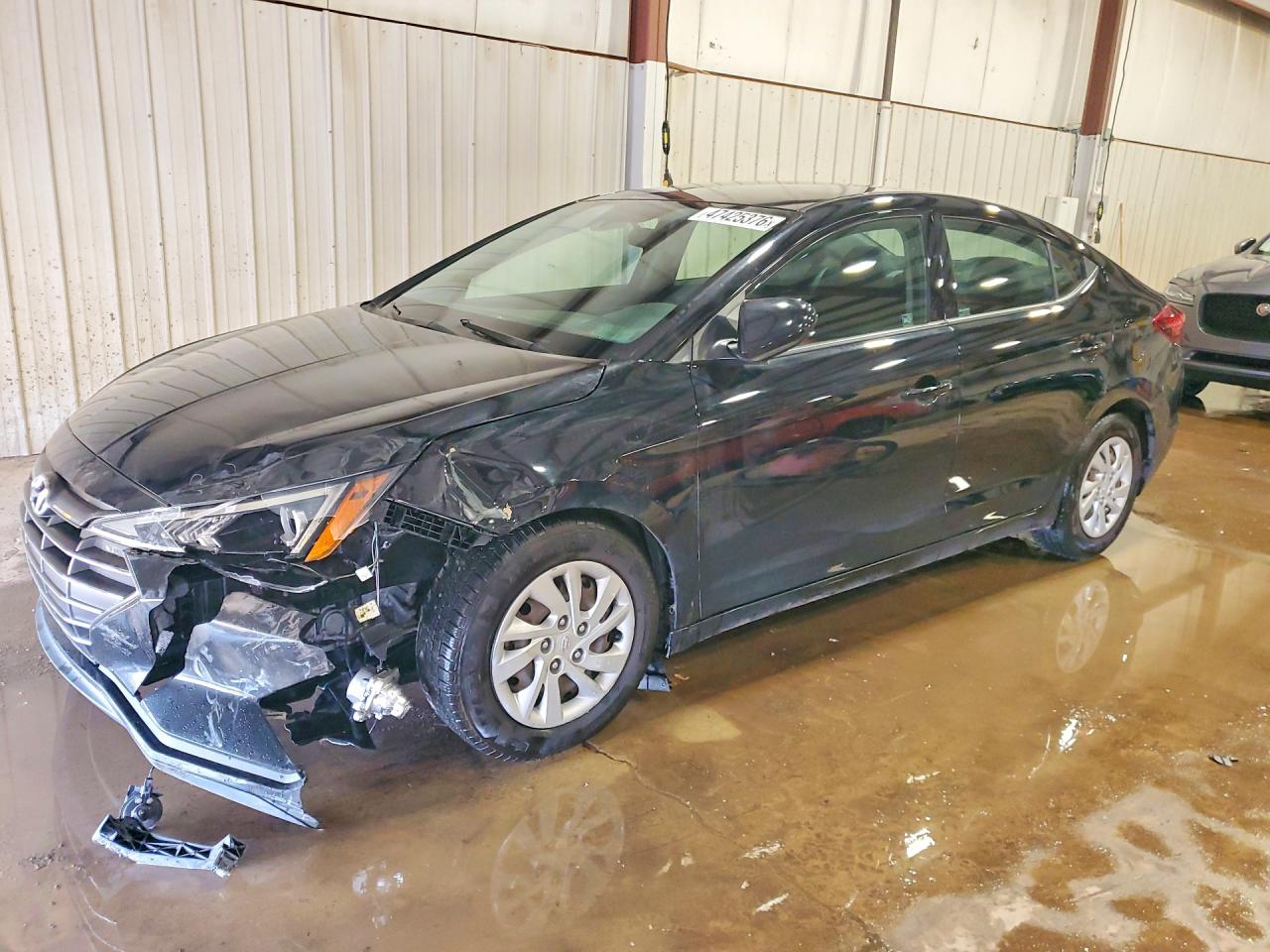 Salvage Hyundai ELANTRA Image