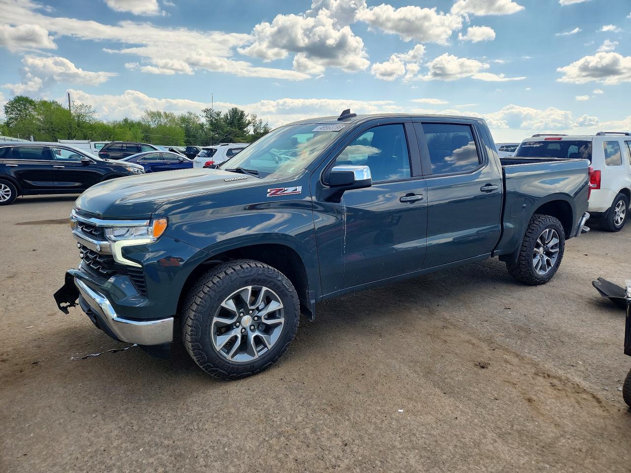 Salvage Chevrolet Silverado Image