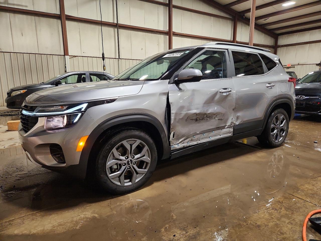 Salvage Kia Seltos Image