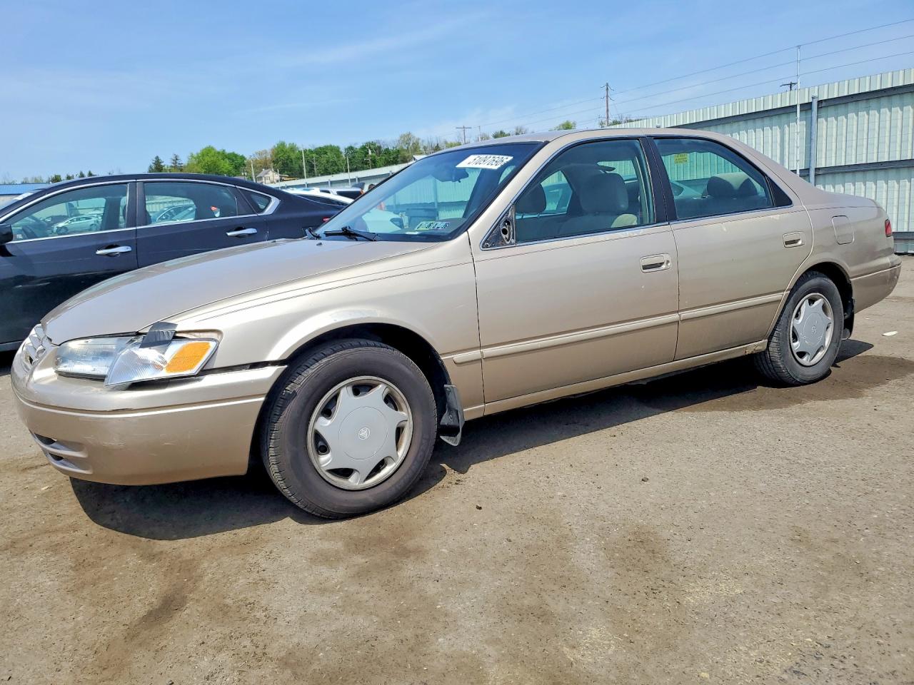 Salvage Toyota Camry Image