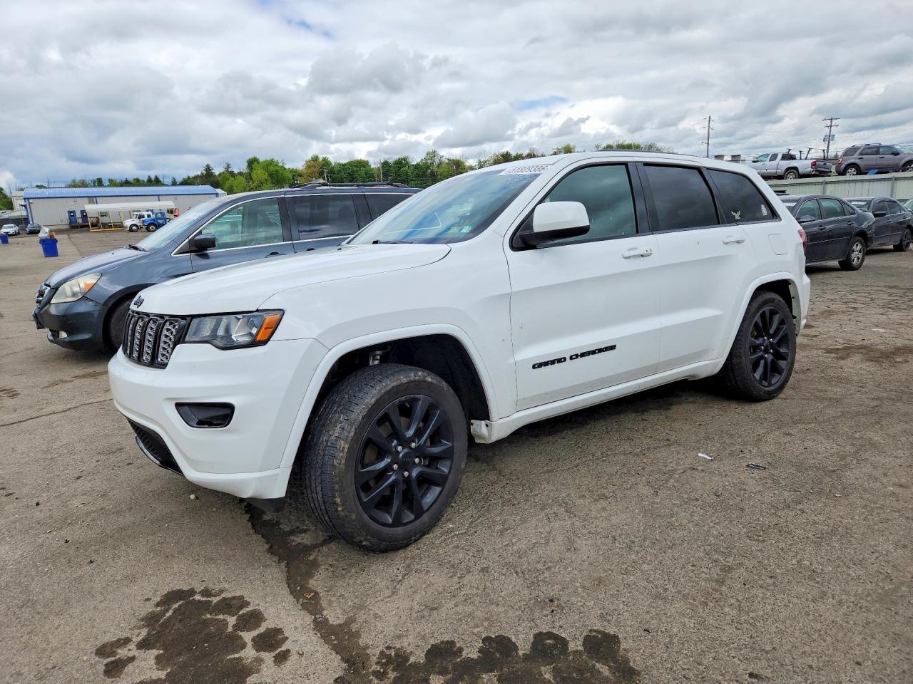 Salvage Jeep Cherokee Image