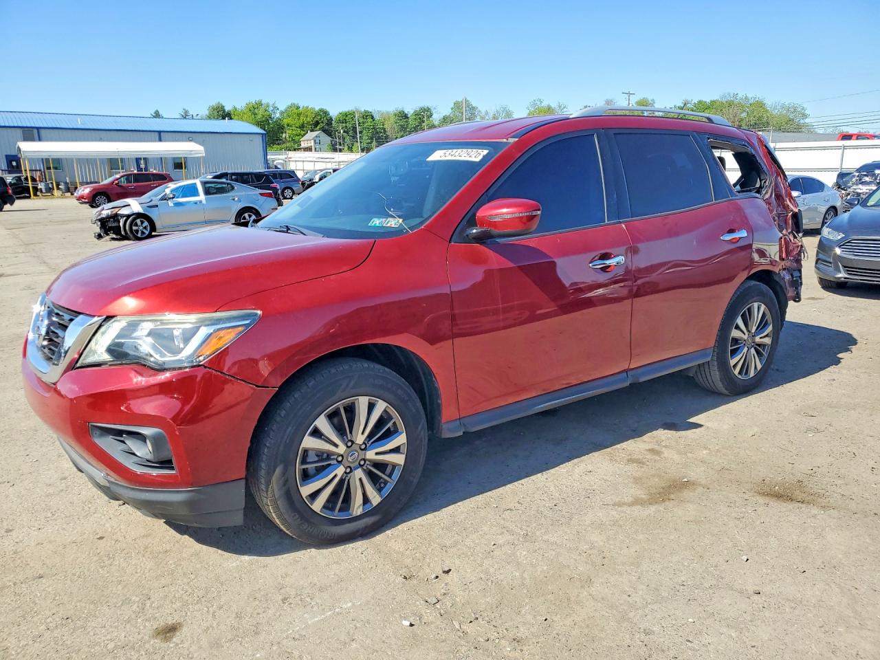 Salvage Nissan Pathfinder Image