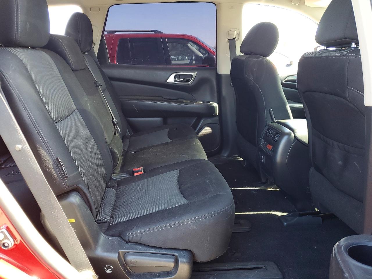 Nissan Pathfinder Sv