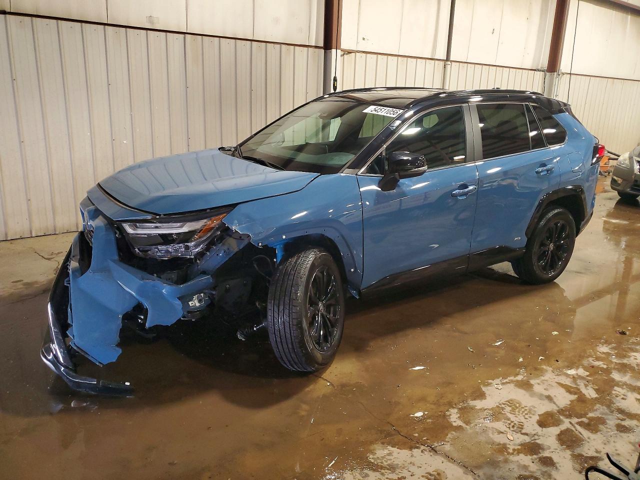 Salvage Toyota RAV4 Image