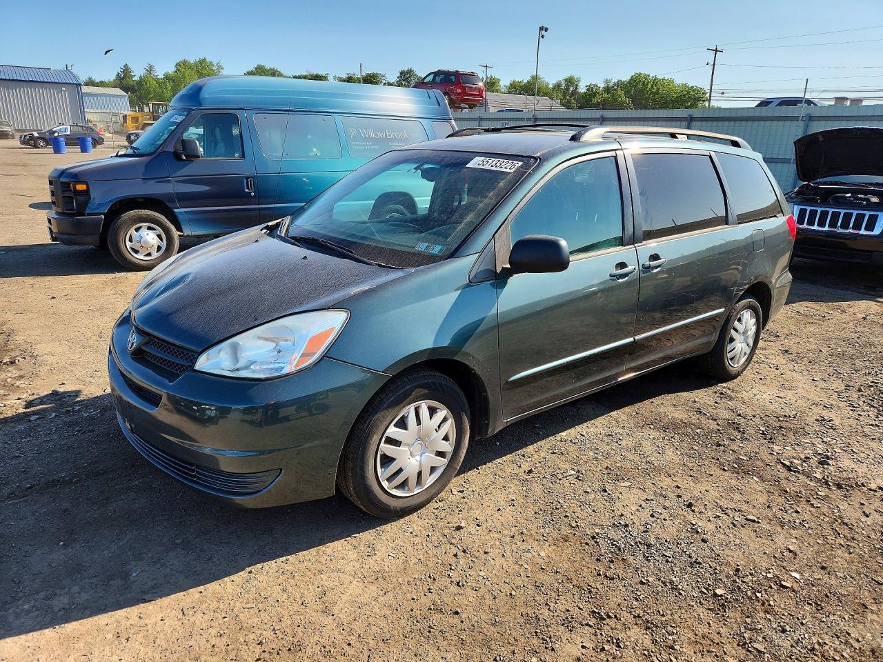 Salvage Toyota Sienna Image