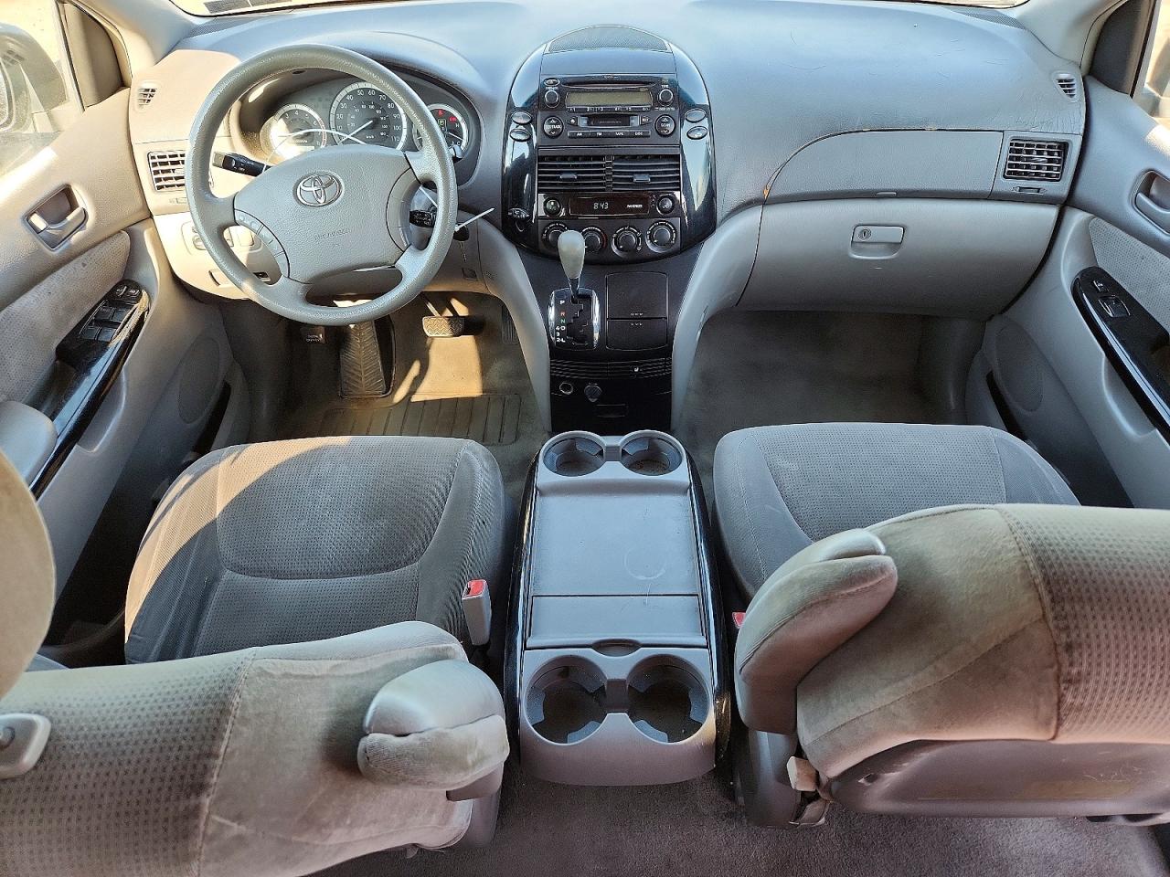 Toyota Sienna Le 8 Passenger