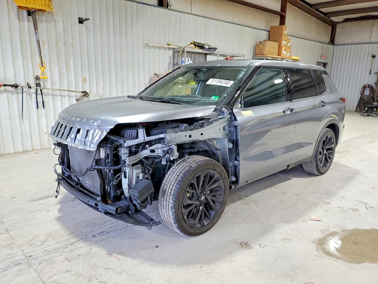 Salvage Mitsubishi Outlander Image