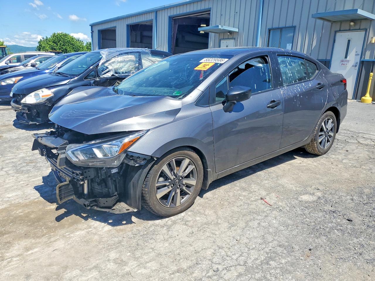 Salvage Nissan Versa Image