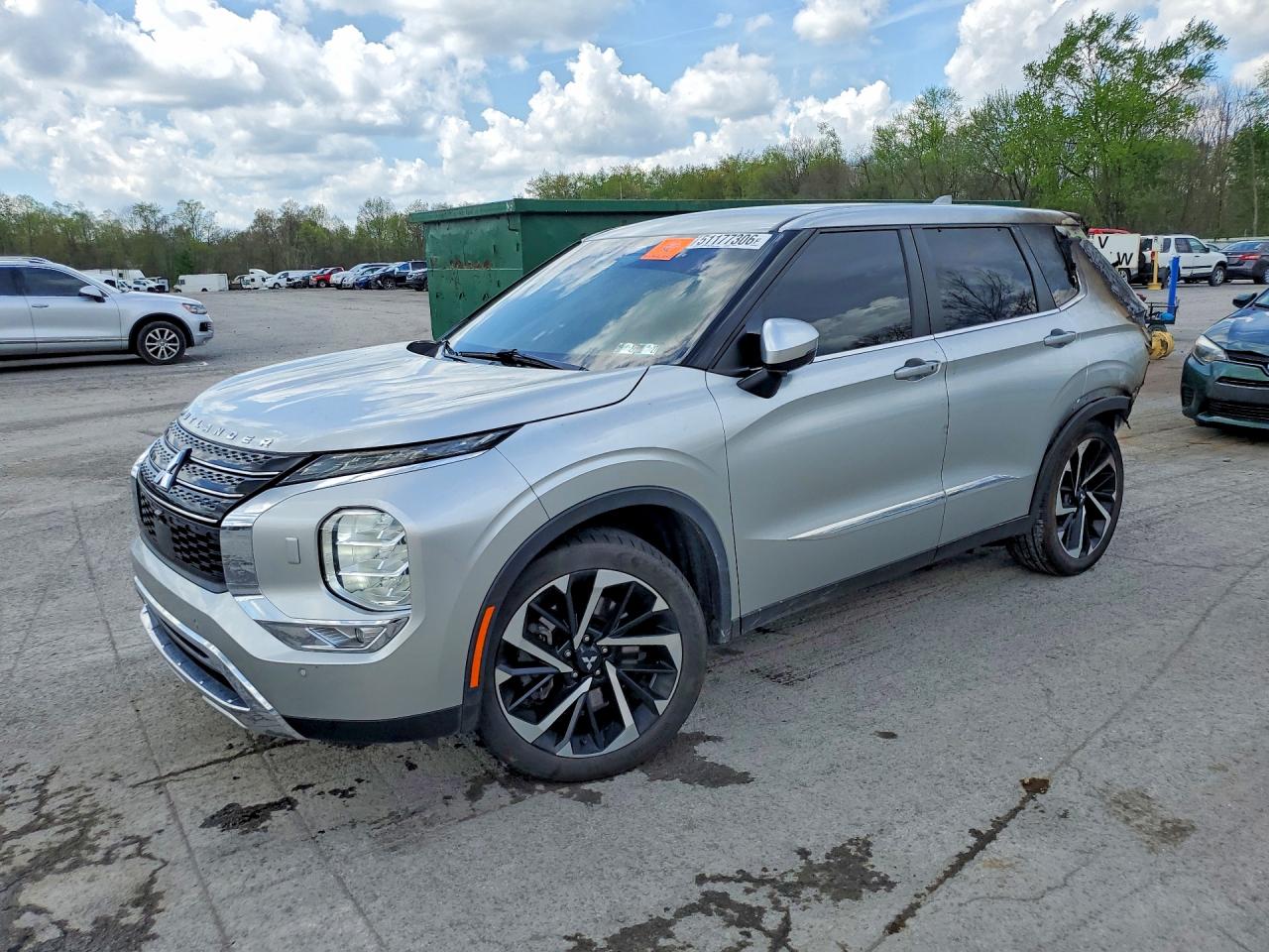 Salvage Mitsubishi Outlander Image