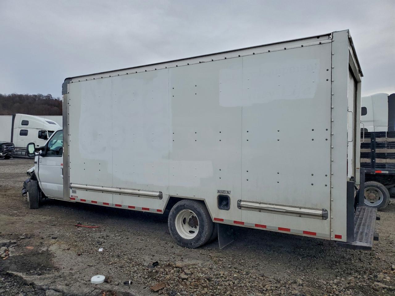 Ford Econoline E350 Super Duty Cutaway Van