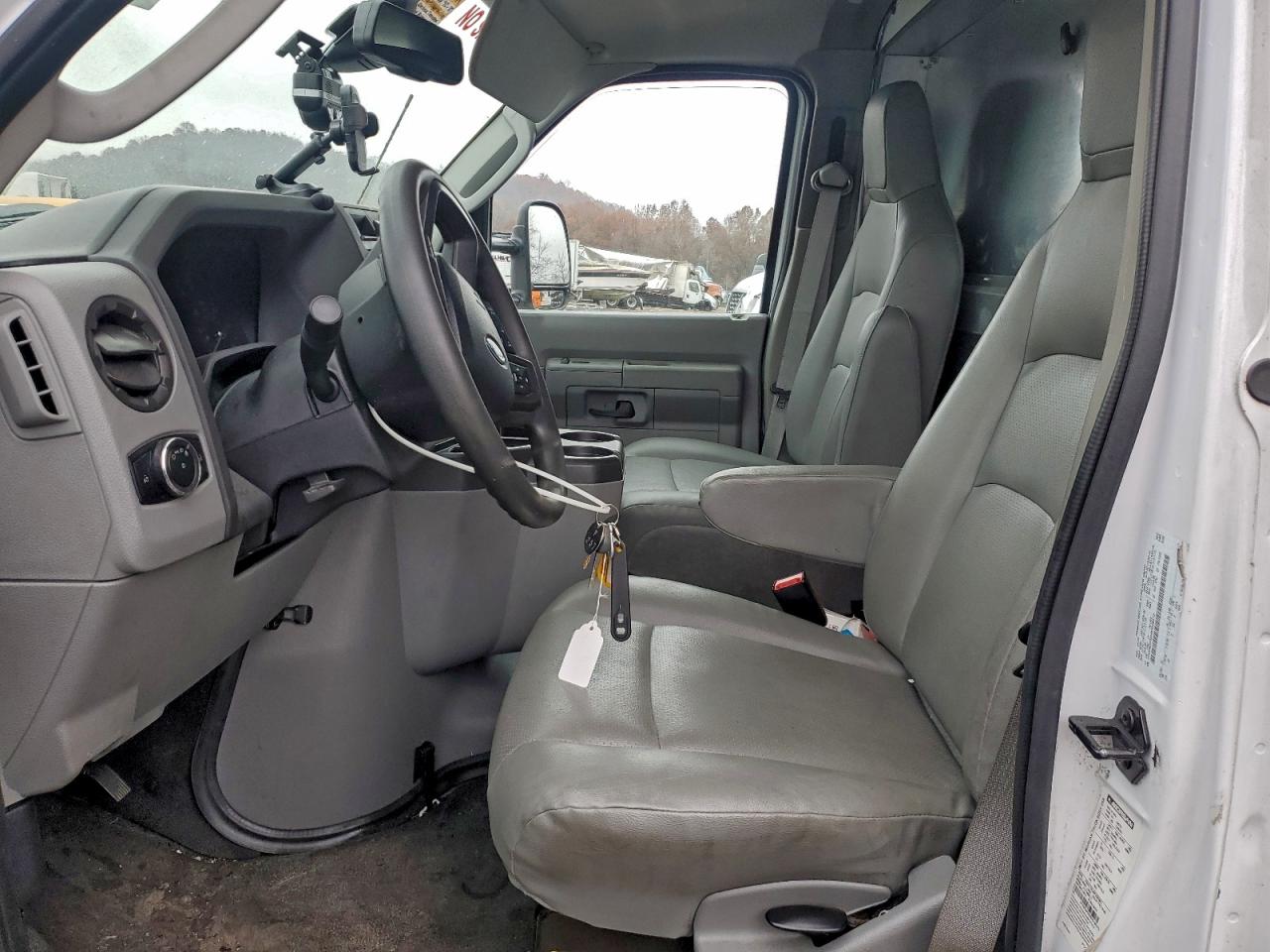Ford Econoline E350 Super Duty Cutaway Van