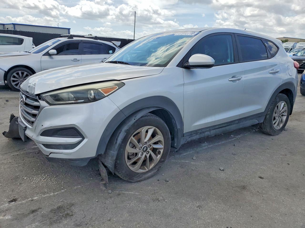 Salvage Hyundai TUCSON Image