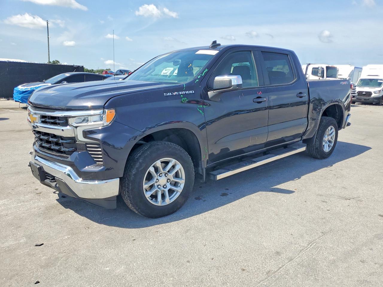 Salvage Chevrolet Silverado Image