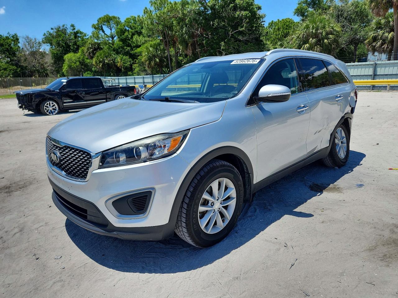 Salvage Kia Sorento Image