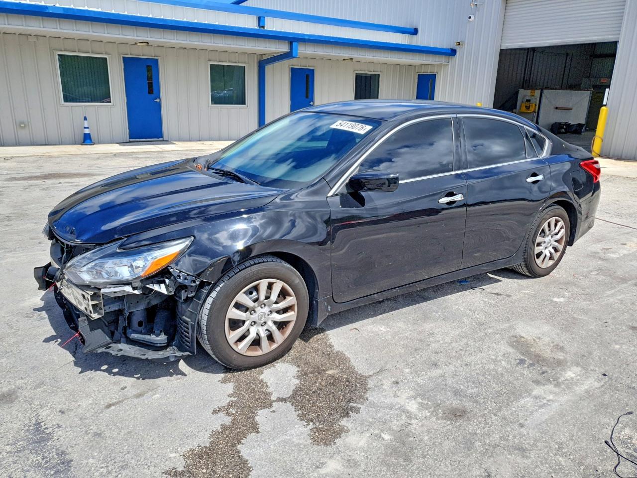 Salvage Nissan Altima Image