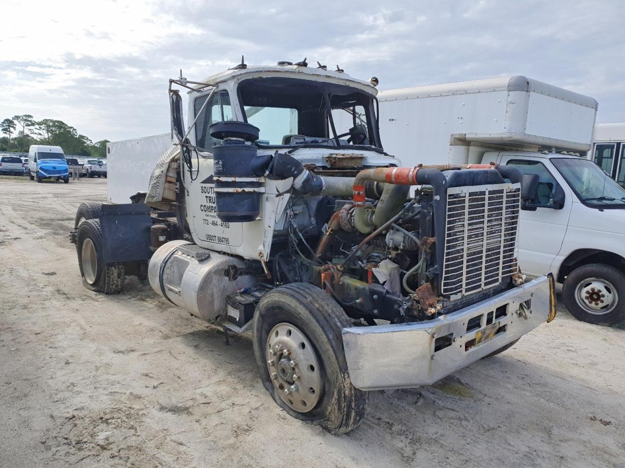 Salvage Mack R600 Image