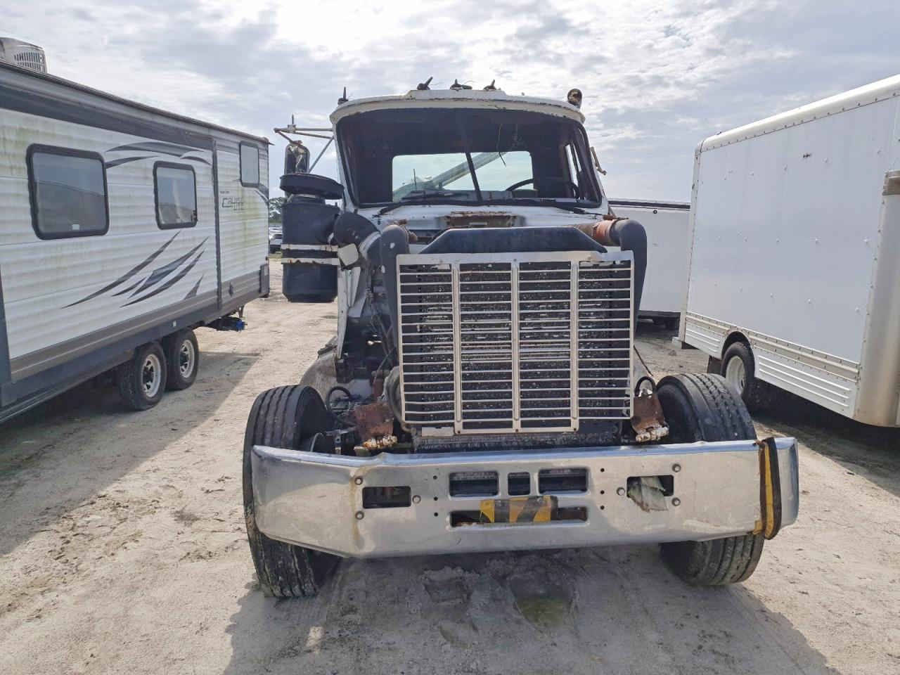 Mack R600