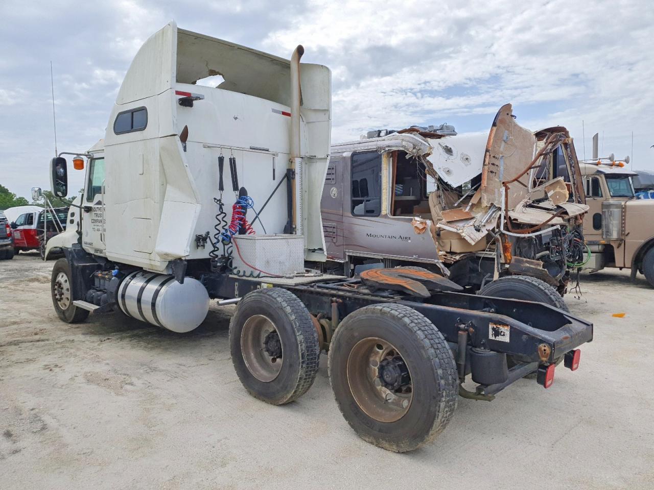 Mack Cxu613