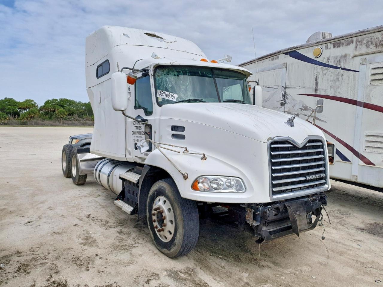 Mack Cxu613