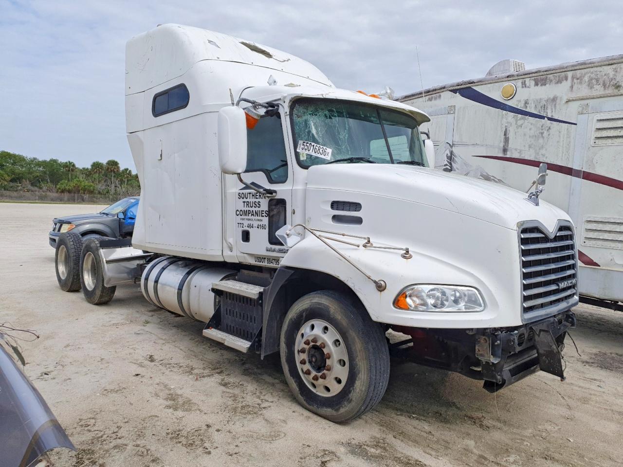 Salvage Mack Cxu613 Image
