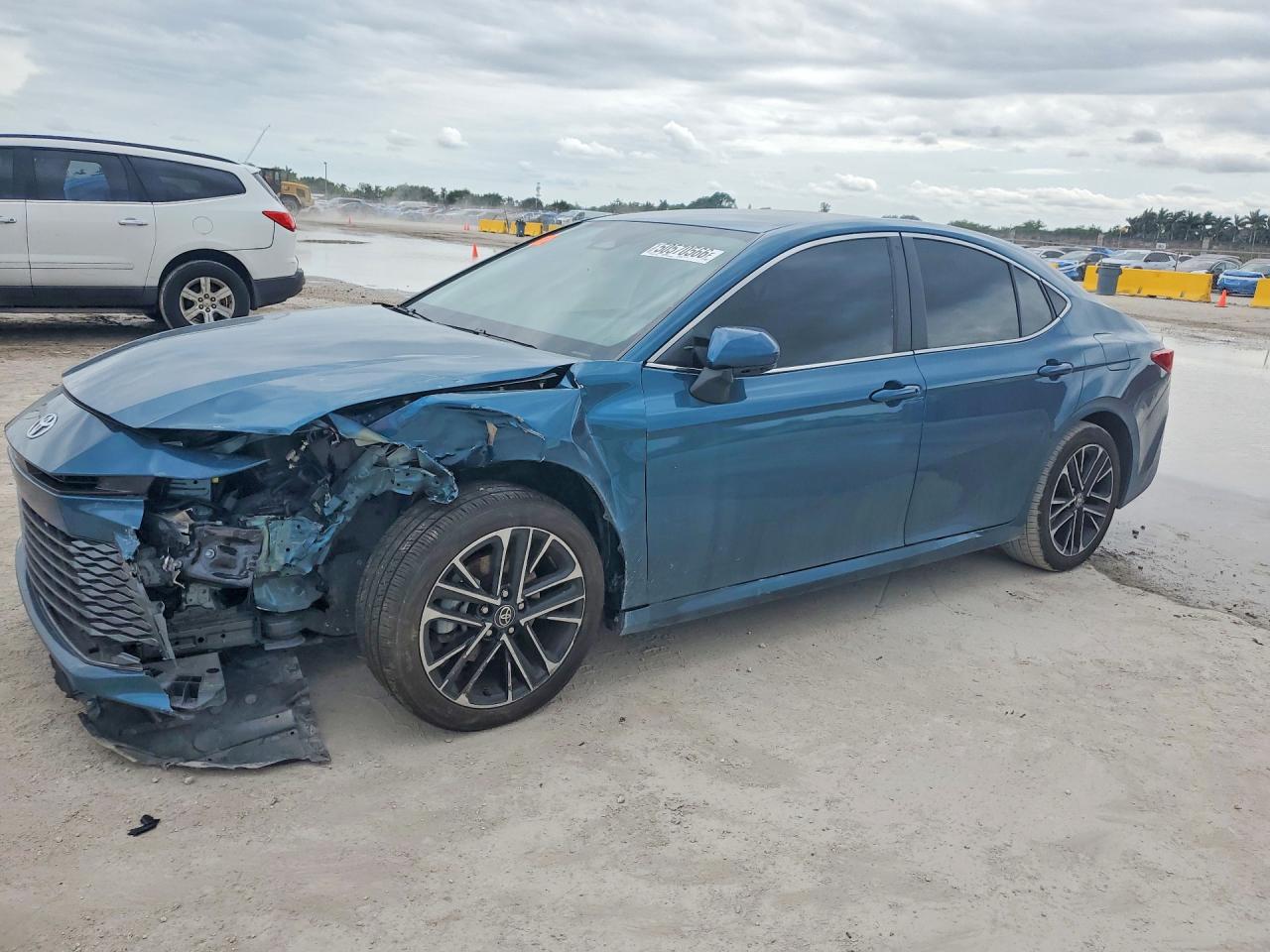 Salvage Toyota Camry Image