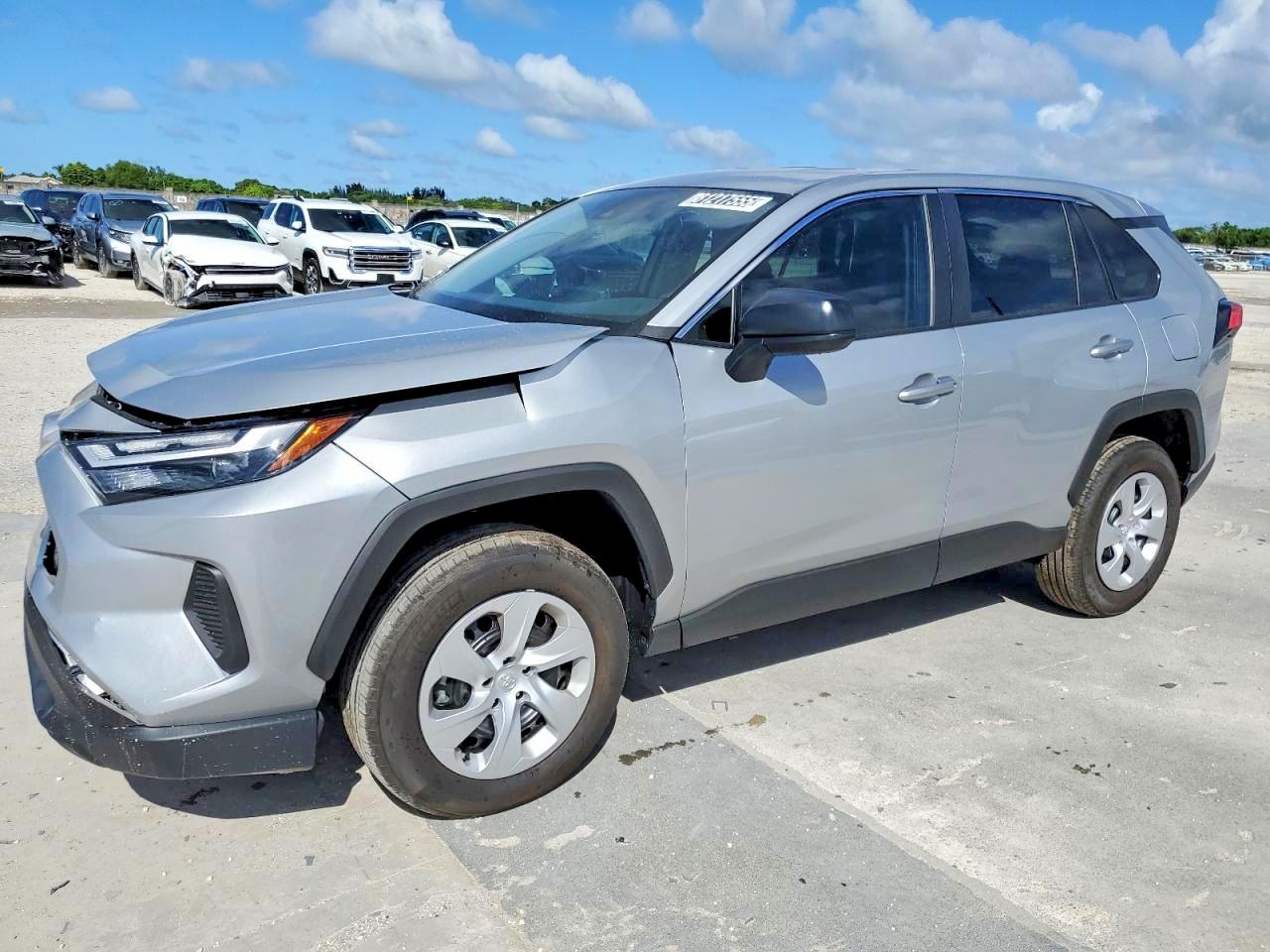 Salvage Toyota RAV4 Image