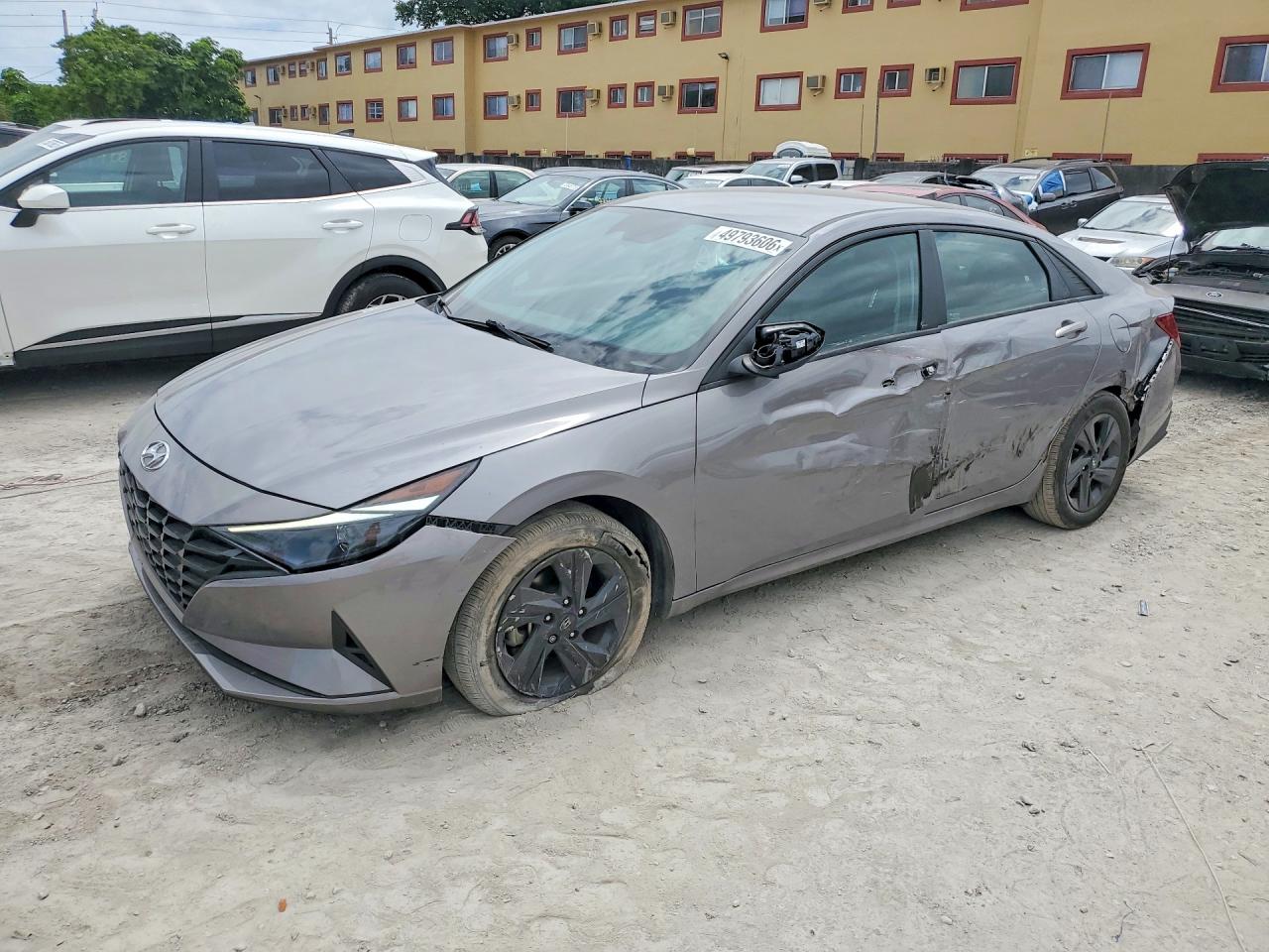 Salvage Hyundai ELANTRA Image