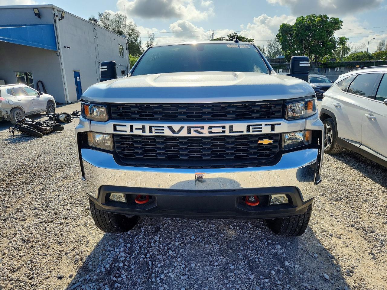 Chevrolet Silverado C1500 Custom