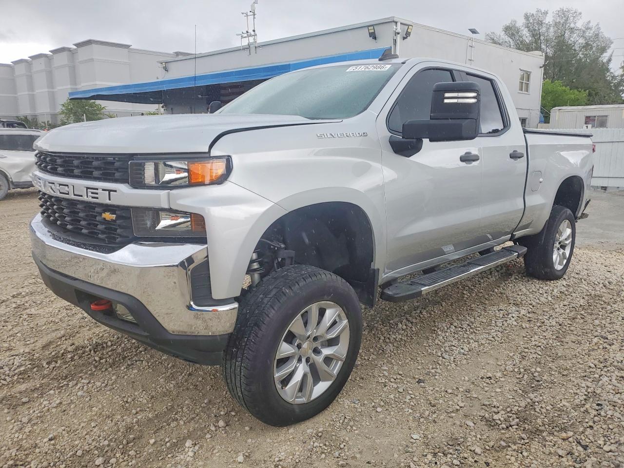 Salvage Chevrolet Silverado Image