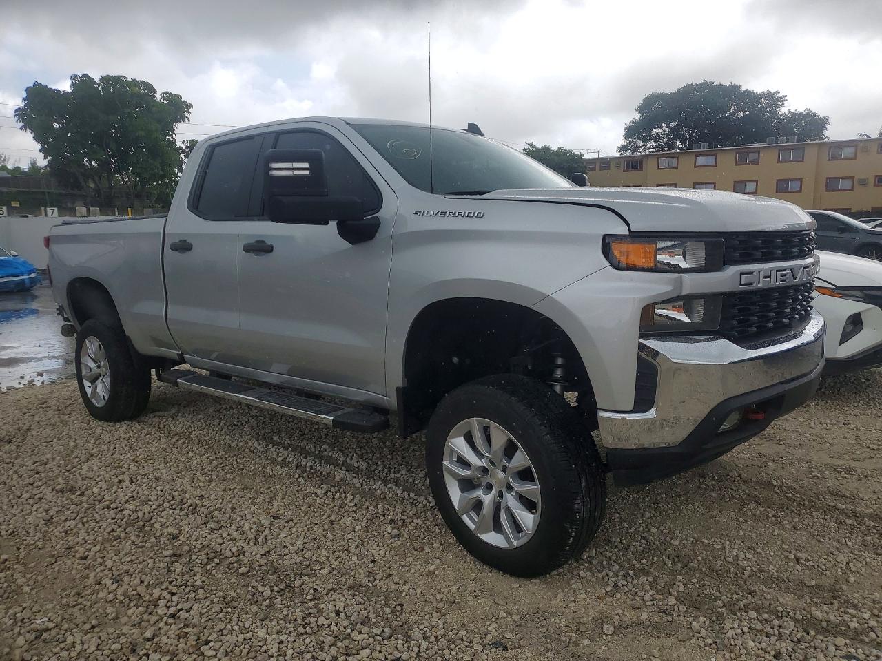 Chevrolet Silverado C1500 Custom
