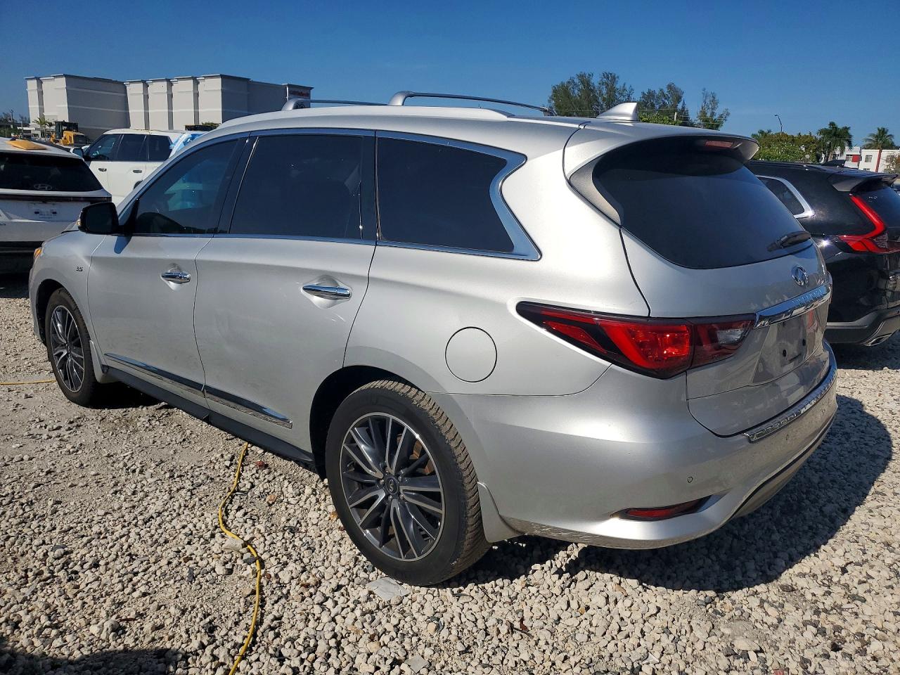 INFINITI Qx Luxe