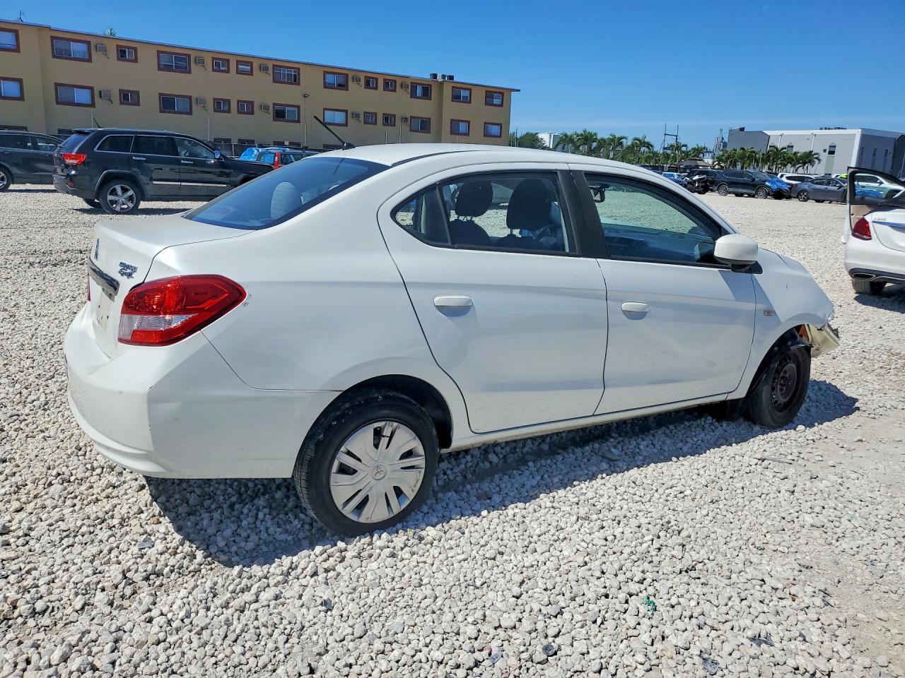 Mitsubishi Mirage G4 Es