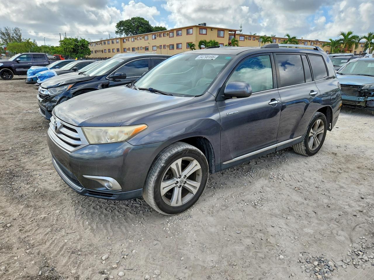 Salvage Toyota Highlander Image
