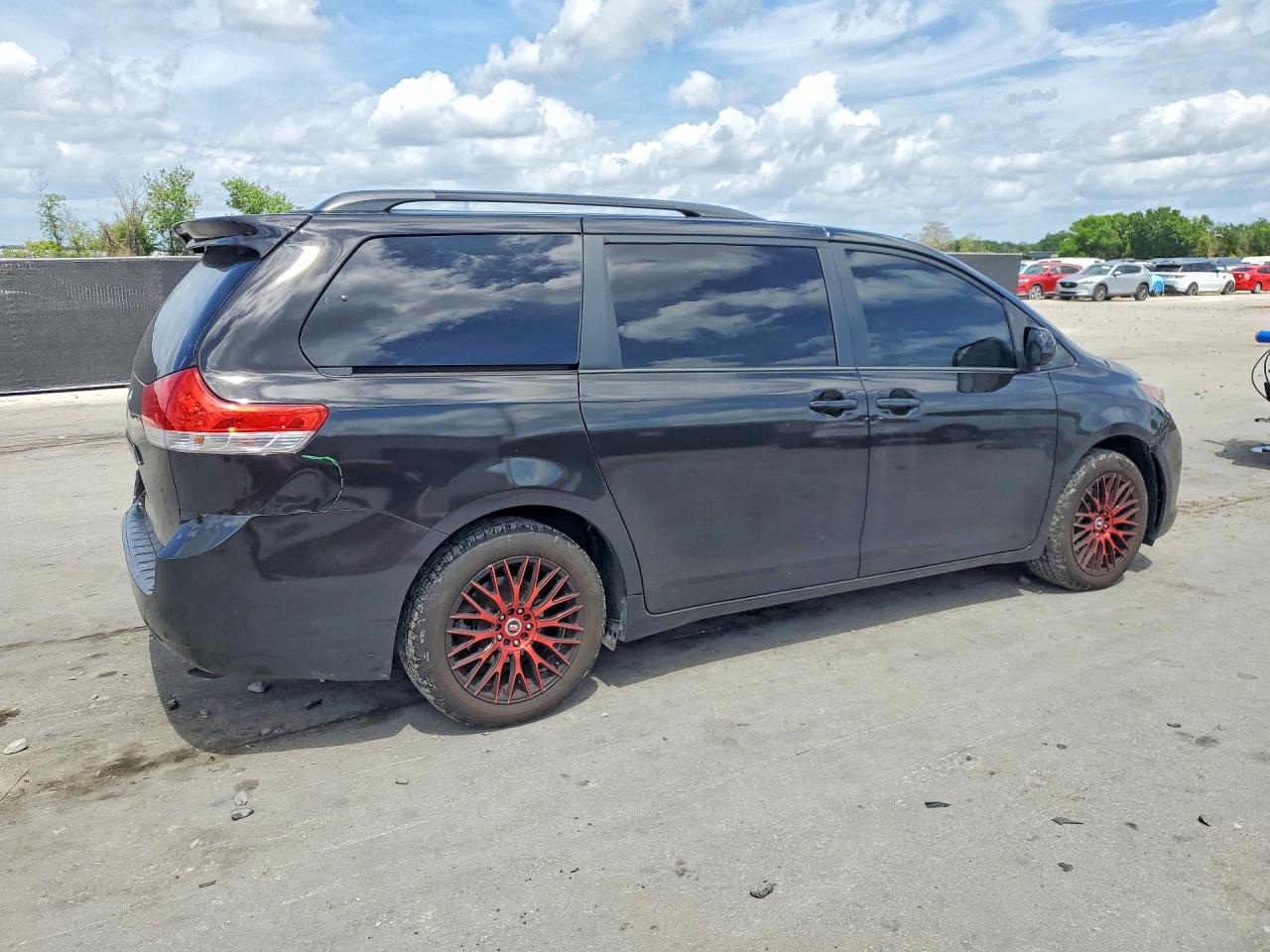 Toyota Sienna Le 8-passenger