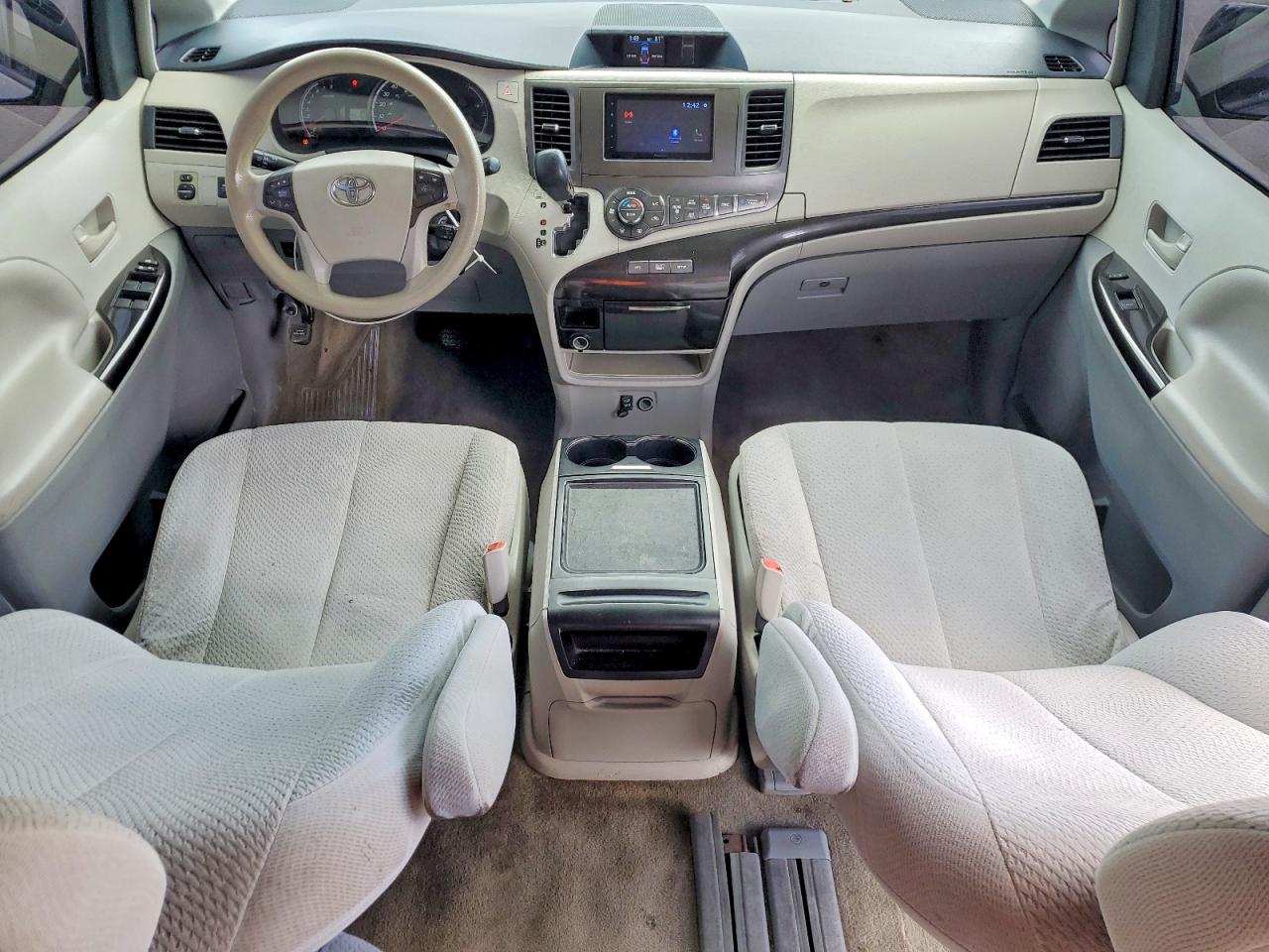 Toyota Sienna Le 8-passenger