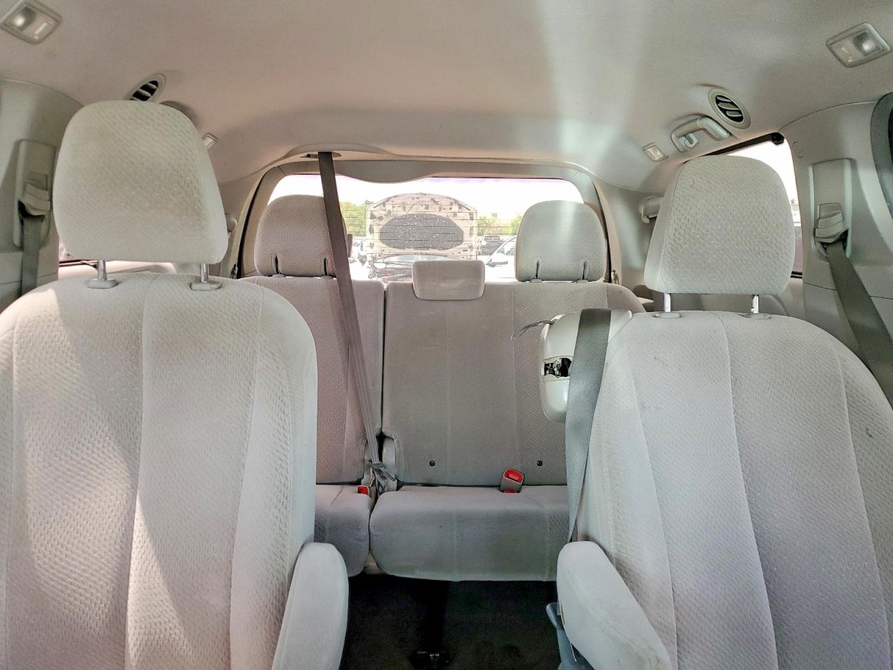 Toyota Sienna Le 8-passenger