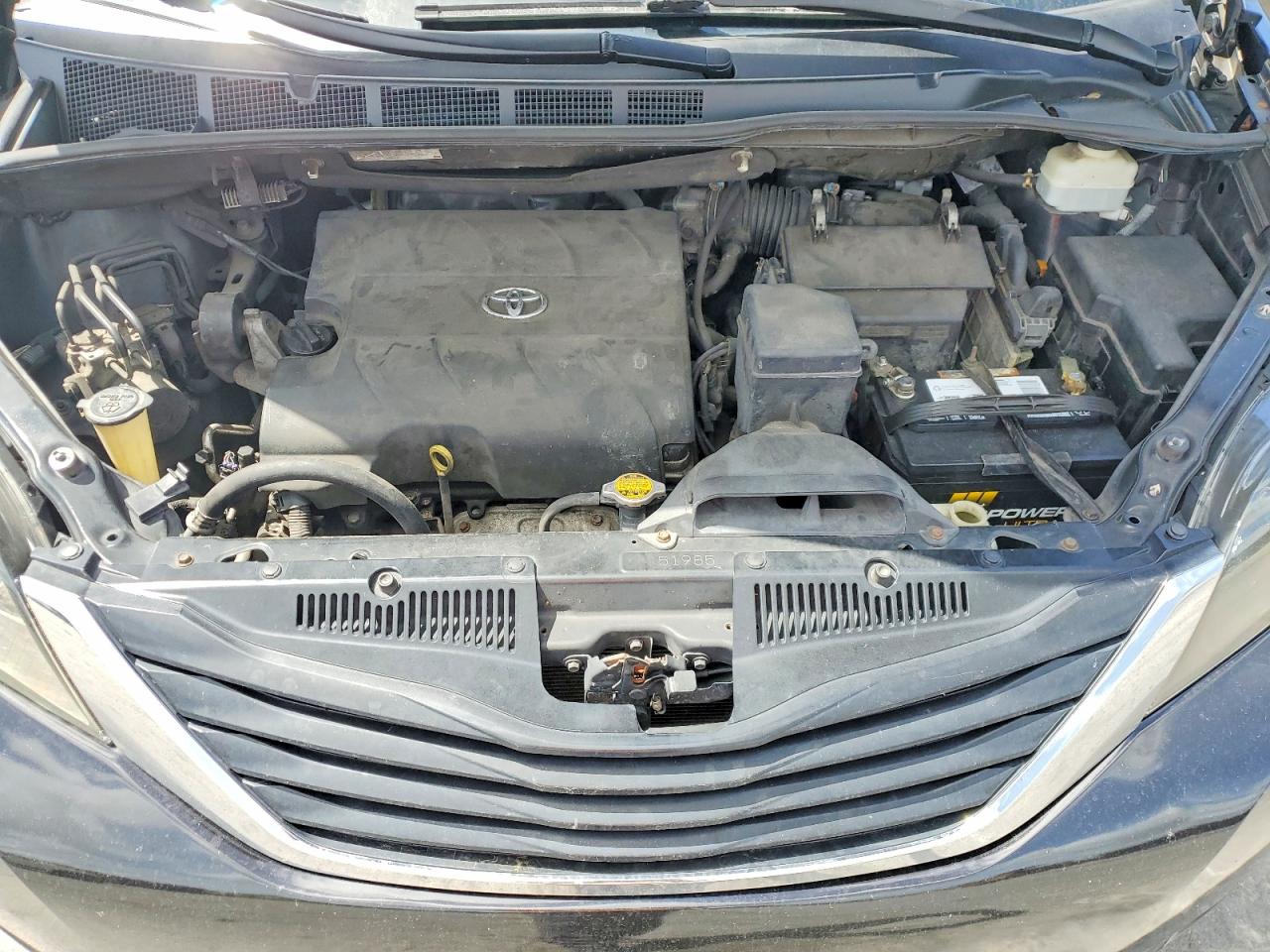 Toyota Sienna Le 8-passenger