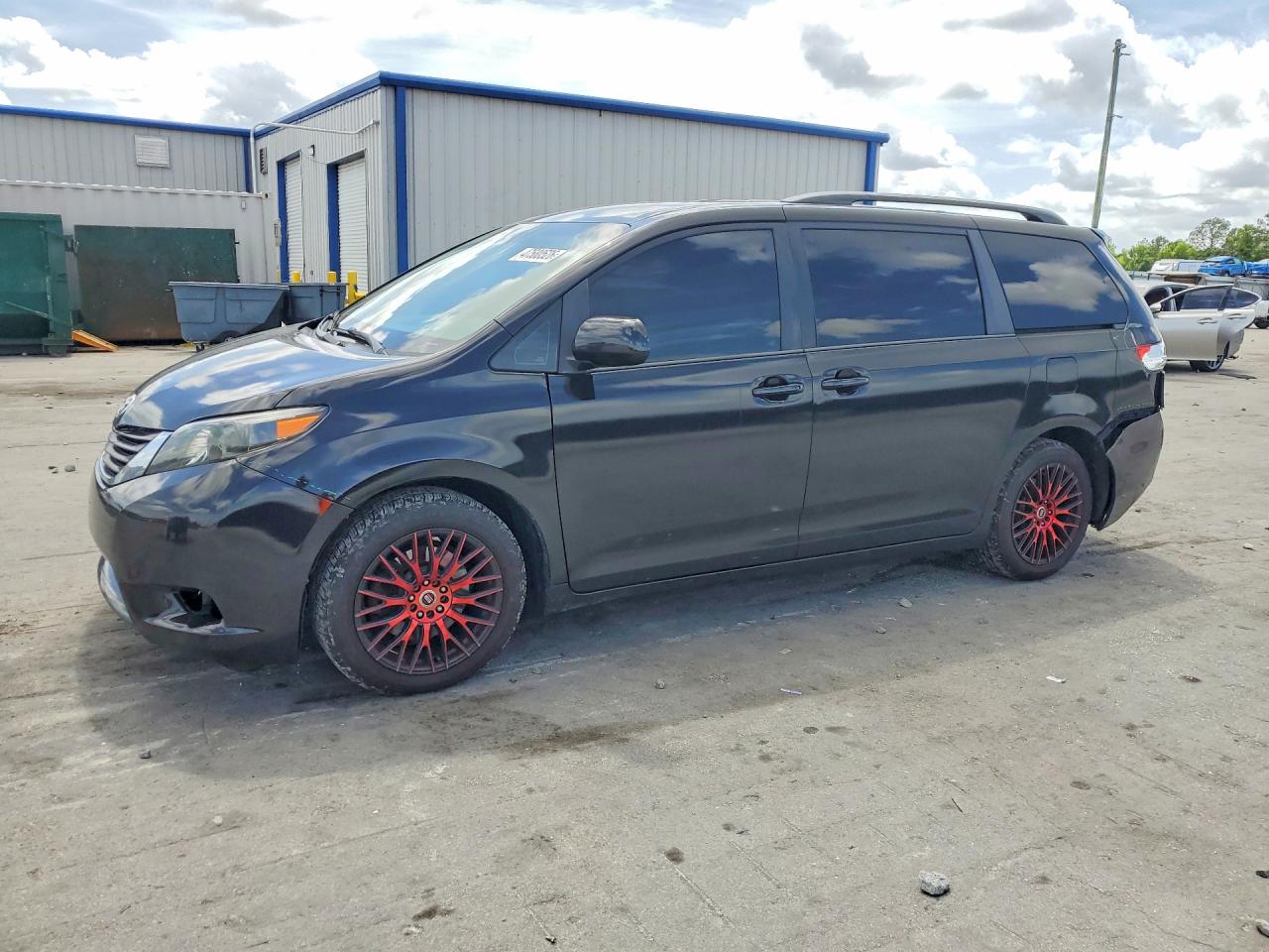 Salvage Toyota Sienna Image