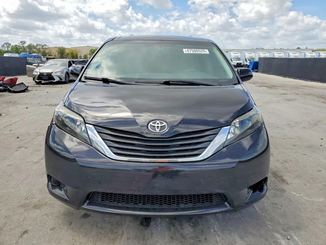 Toyota Sienna Le 8-passenger