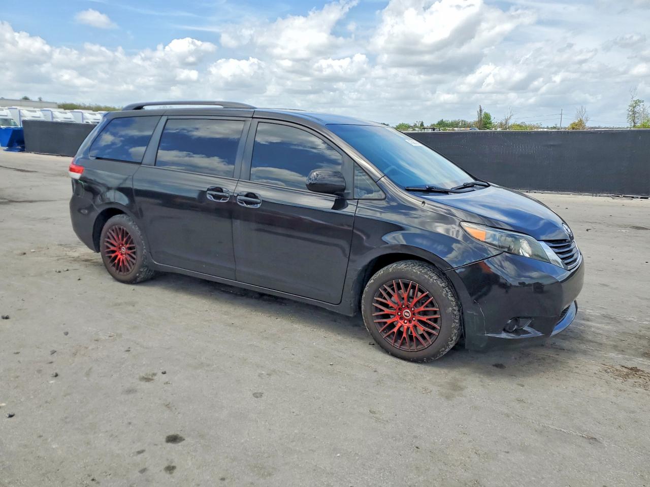 Toyota Sienna Le 8-passenger