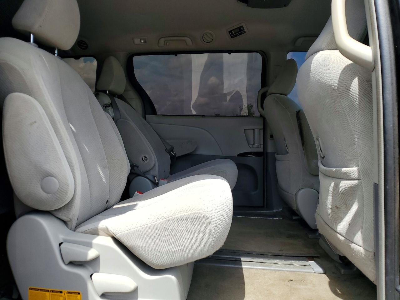 Toyota Sienna Le 8-passenger