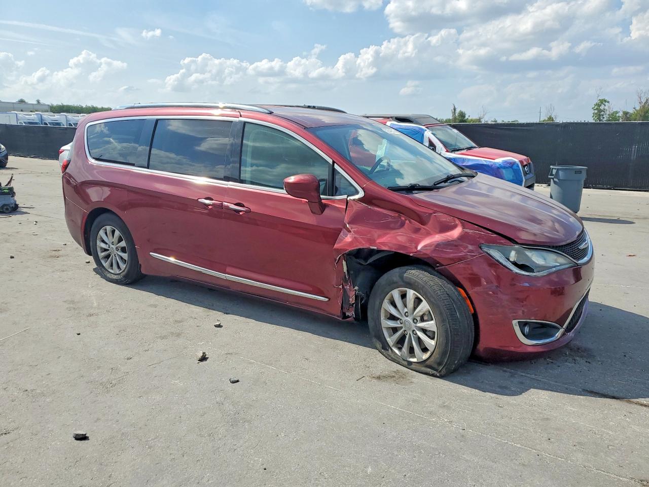 Chrysler Pacifica Touring L