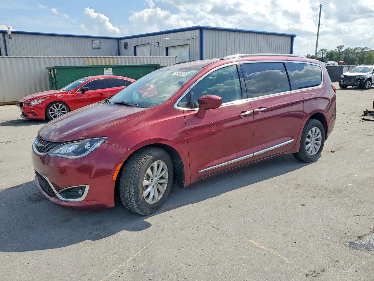Salvage Chrysler Pacifica Image