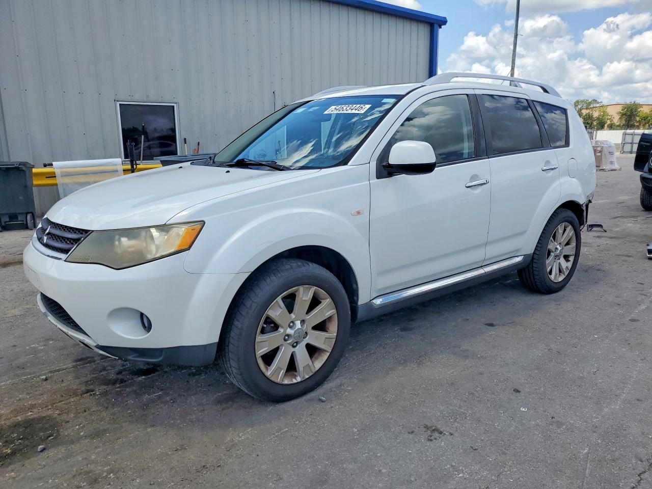 Salvage Mitsubishi Outlander Image