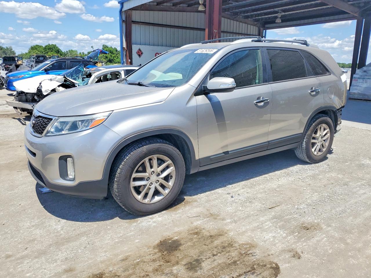 Salvage Kia Sorento Image