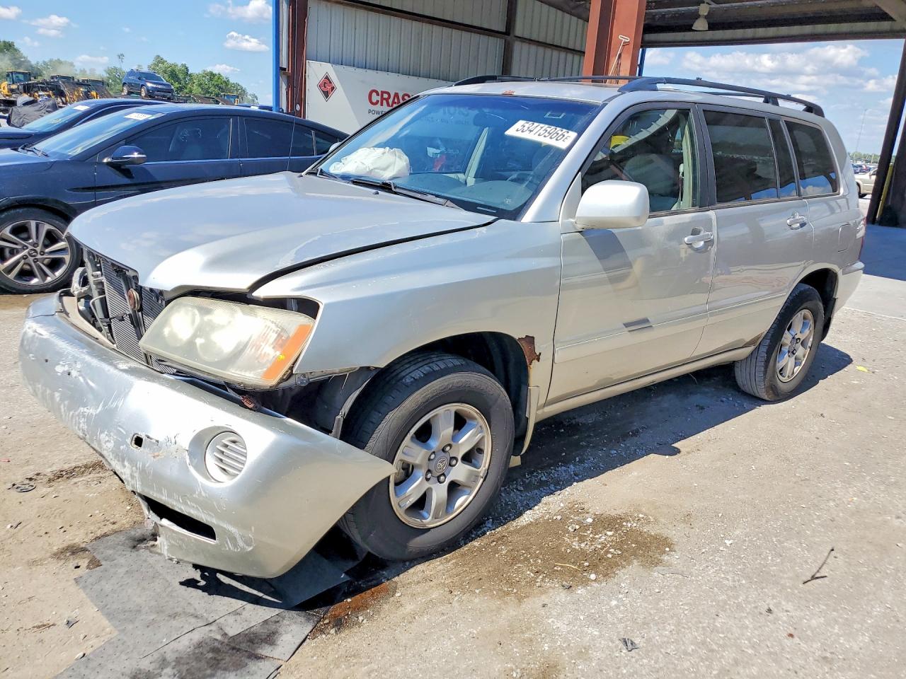 Salvage Toyota Highlander Image