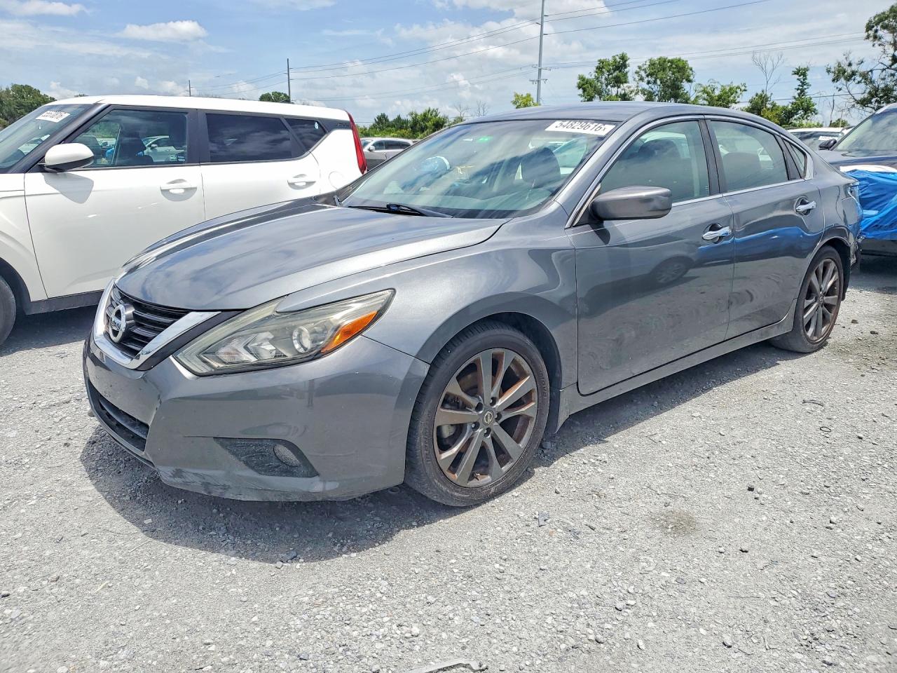 Salvage Nissan Altima Image