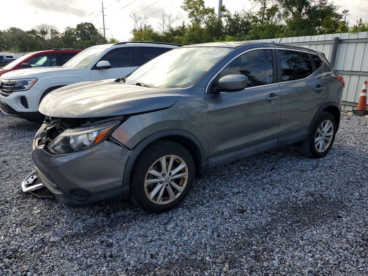 Salvage Nissan Rogue Image