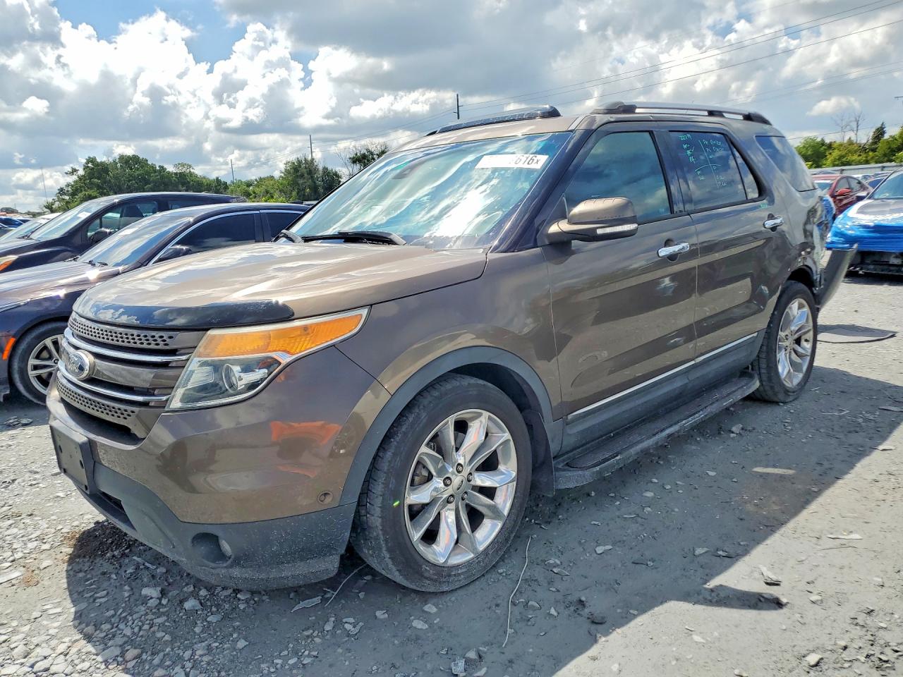 Salvage Ford Explorer Image